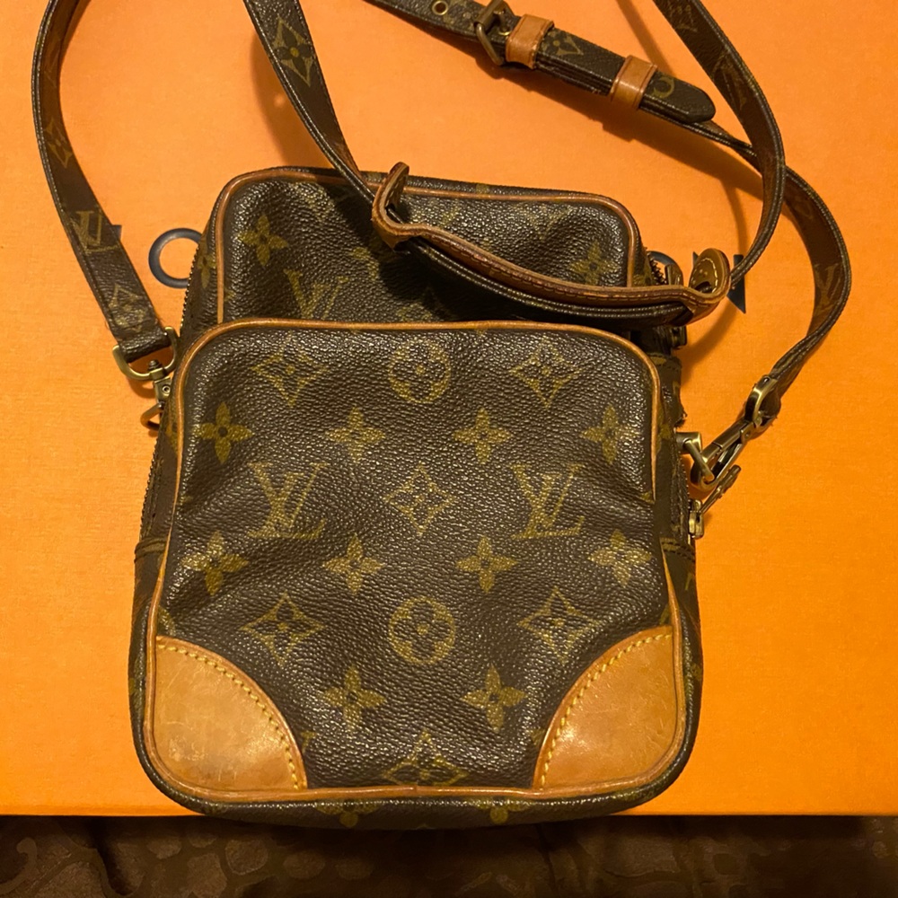 Authentic Louis Vuitton Crossbody Purse